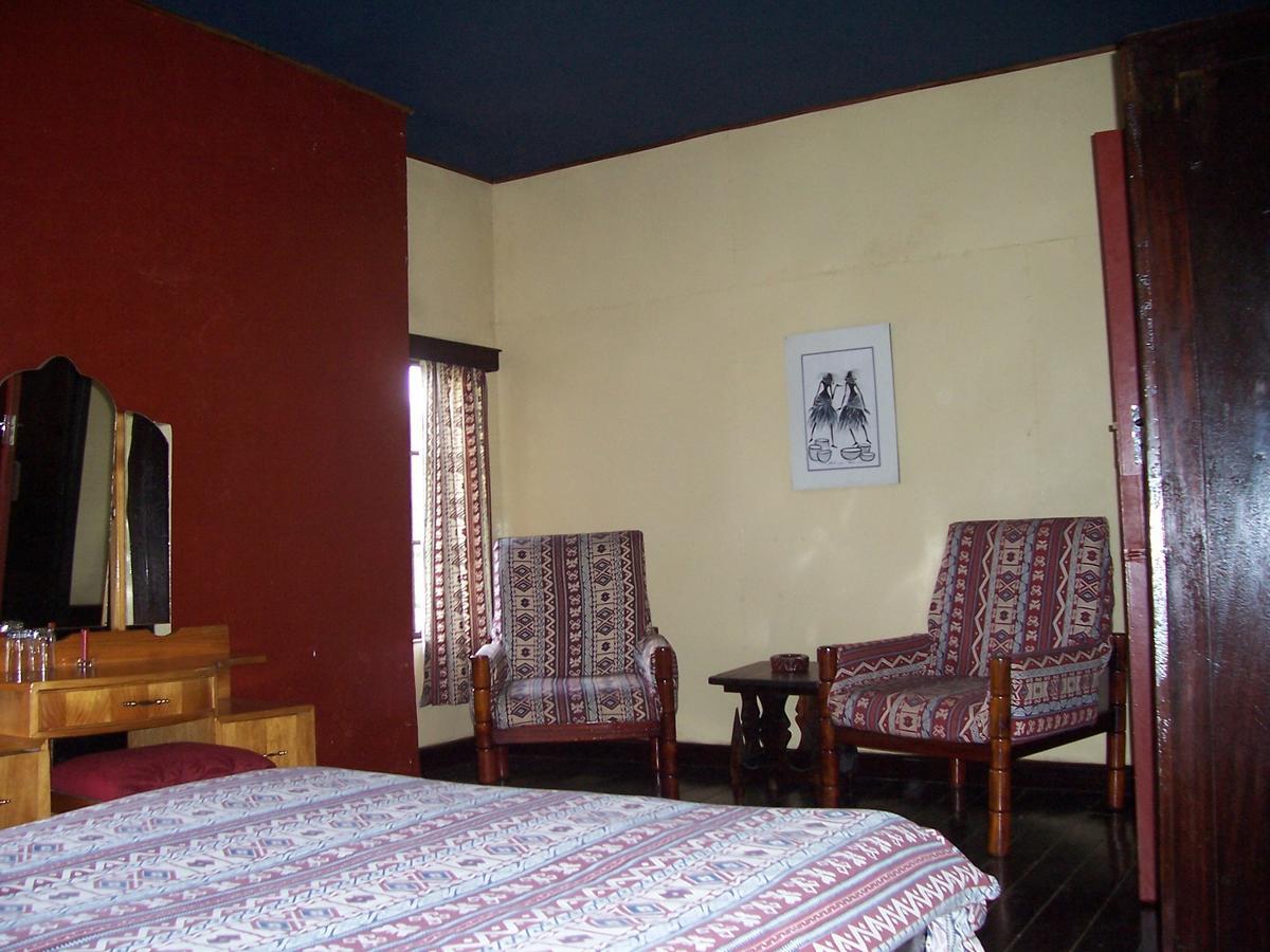 Mount Kenya National Park Castle Forest Lodge מראה חיצוני תמונה